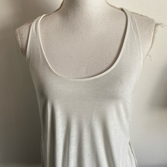 Wilfred • White Scoop Neck Tank Top - Picture 2 of 7